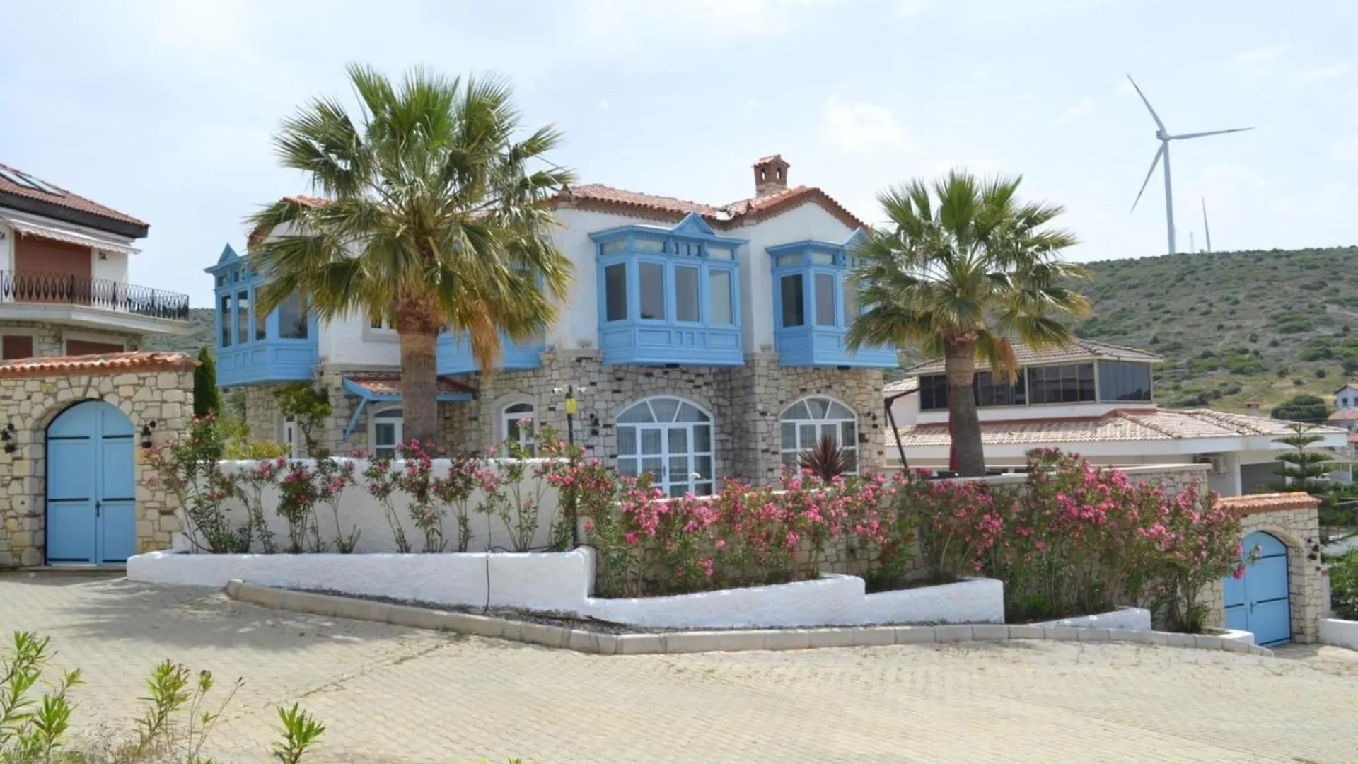 Fener Burnunda Denize Sifir Orjinaltas Malikane Çeşme Villa
